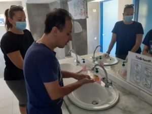 ΛΕΙΤΟΥΡΓΙΑ ΤΟΥ ΚΕΝΤΡΟΥ ΜΕ ΤΑ ΠΡΩΤΟΚΟΛΛΑ ΑΣΦΑΛΕΙΑΣ ΚΑΤΑ ΤΗΣ ΔΙΑΔΟΣΗΣ ΤΟΥ ΙOY COVID-19