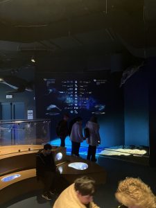 ΕΚΠΑΙΔΕΥΤΙΚΗ ΕΠΙΣΚΕΨΗ ΚΑΙ ΞΕΝΑΓΗΣΗ ΣΤΟΝ &#8220;ΘΑΛΑΣΣΟΚΟΣΜΟ&#8221; ΚΡΗΤΗΣ 30-04-2025